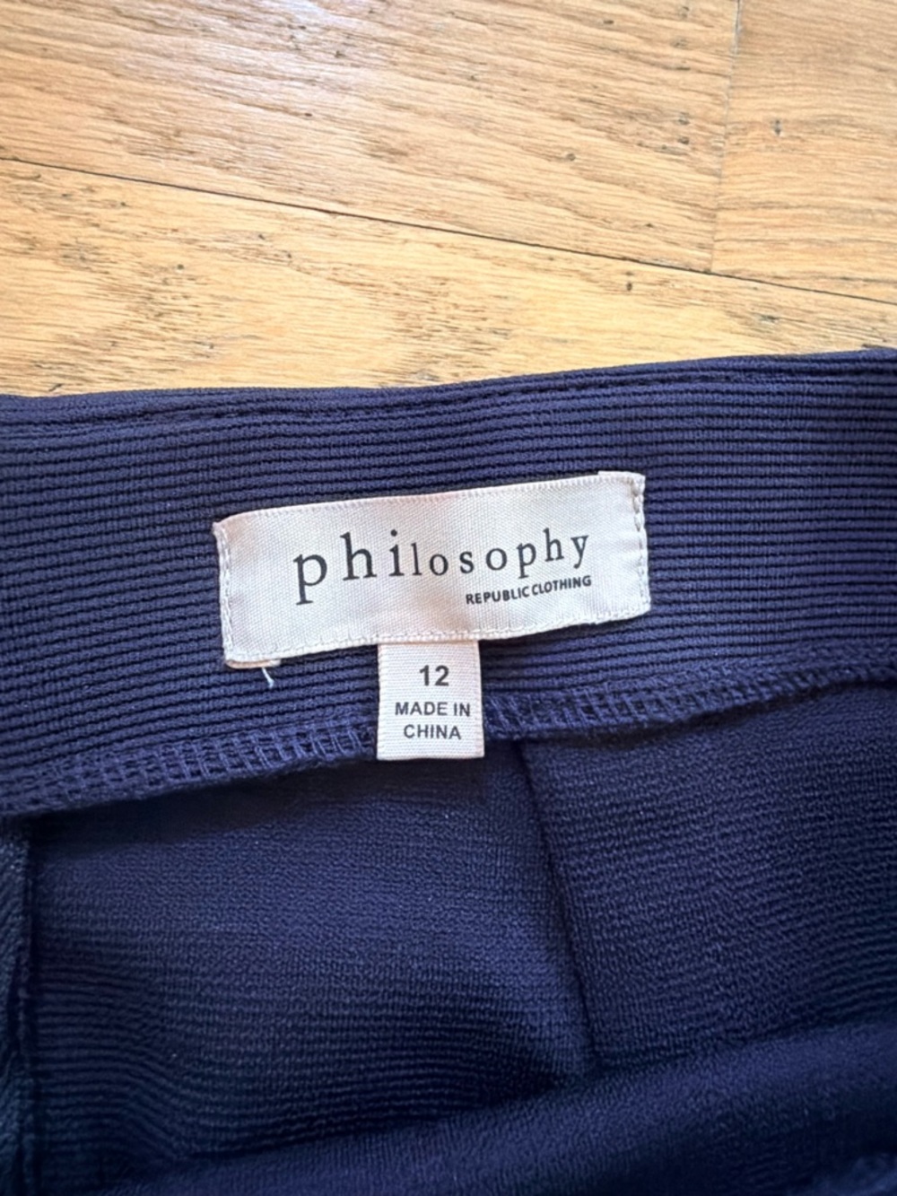Ladies Sz 12 "Philosophy" Navy Pencil Skirt Sleek Office Style FULL Back Zip - Picture 2 of 5
